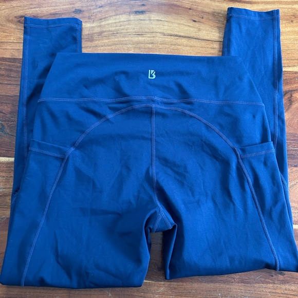 Buffbunny navy pocket leggings - Picture 2 of 5